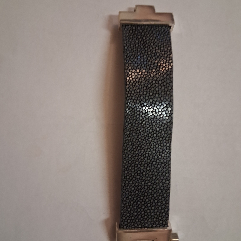 Leighelena Wide Black Textured Stingray Leather Cuff Bracelet - Picture 4 of 6